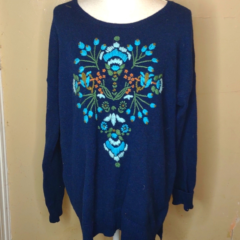 Sonoma Navy Blue Pullover With Yarn Embroidered Flowers - L